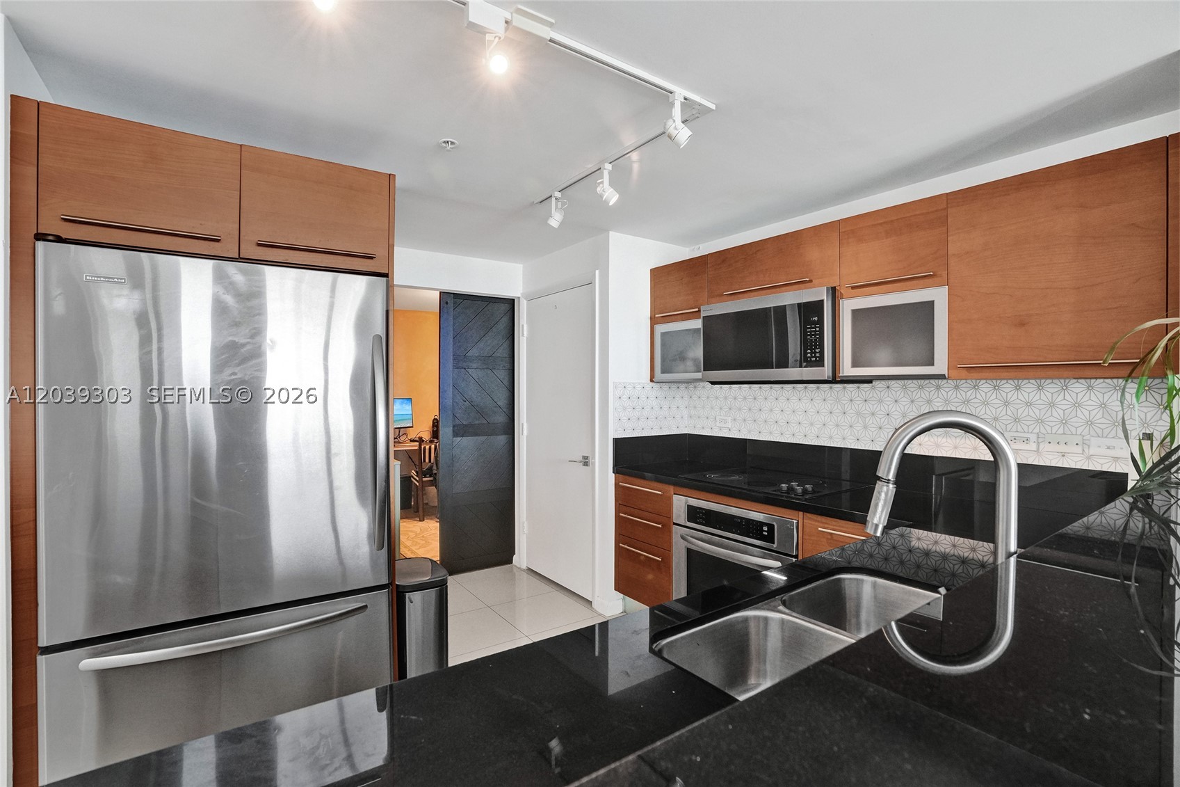 VIZCAYNE NORTH CONDO - Residential