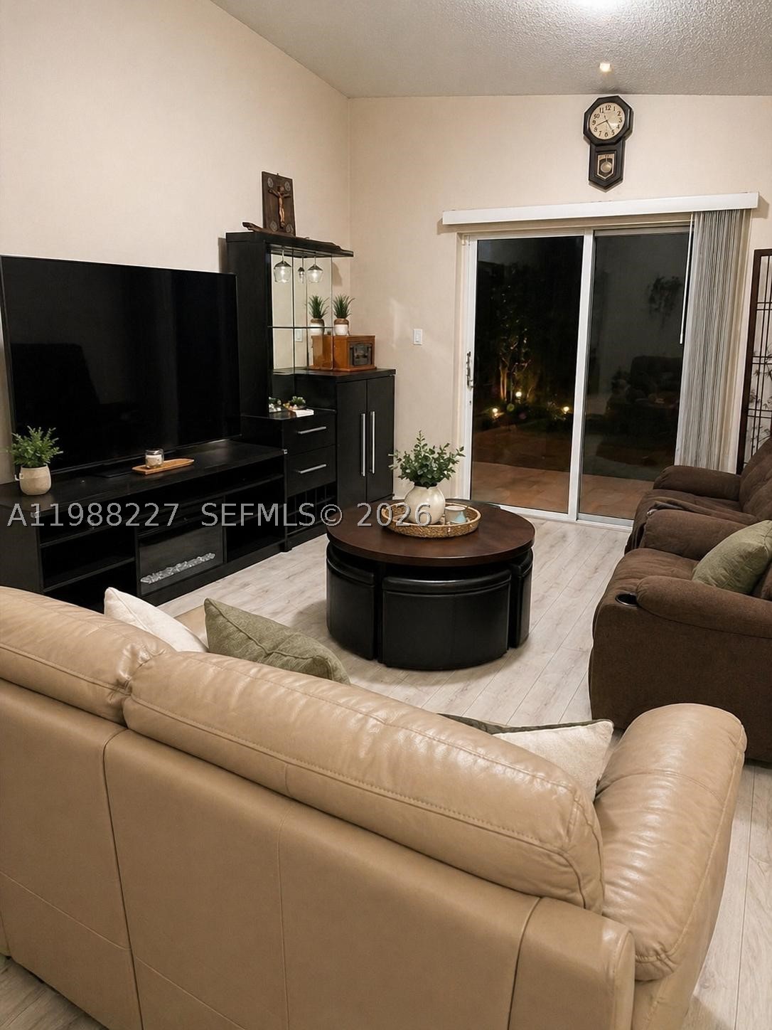 CRYSTAL POINTE - Residential