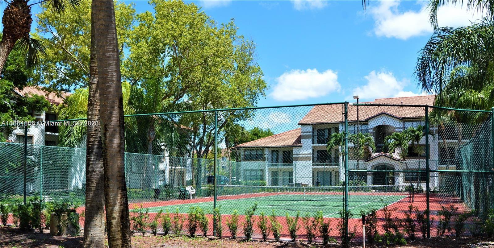 HOLLYWOOD PARC CONDOMINIU - Residential Lease