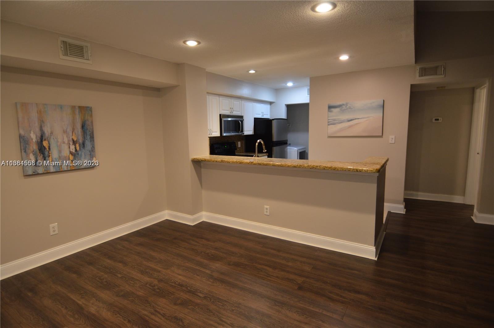 HOLLYWOOD PARC CONDOMINIU - Residential Lease