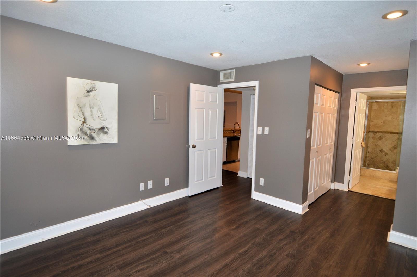 HOLLYWOOD PARC CONDOMINIU - Residential Lease