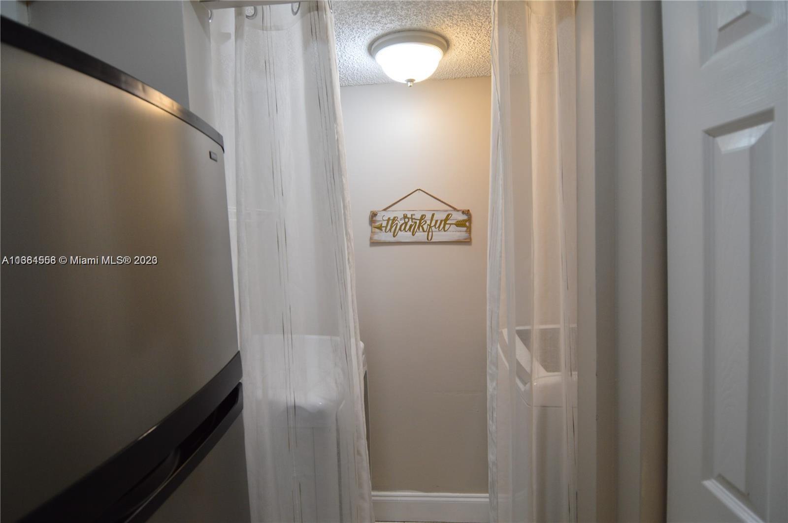HOLLYWOOD PARC CONDOMINIU - Residential Lease