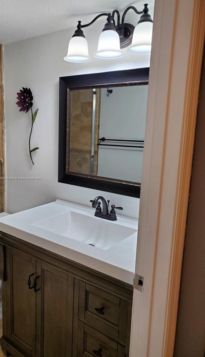 HOLLYWOOD PARC CONDOMINIU - Residential Lease