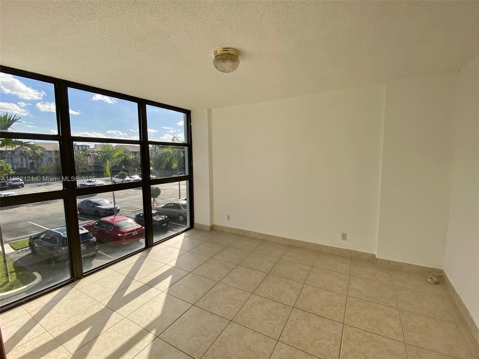 200 LESLIE CONDO - Residential