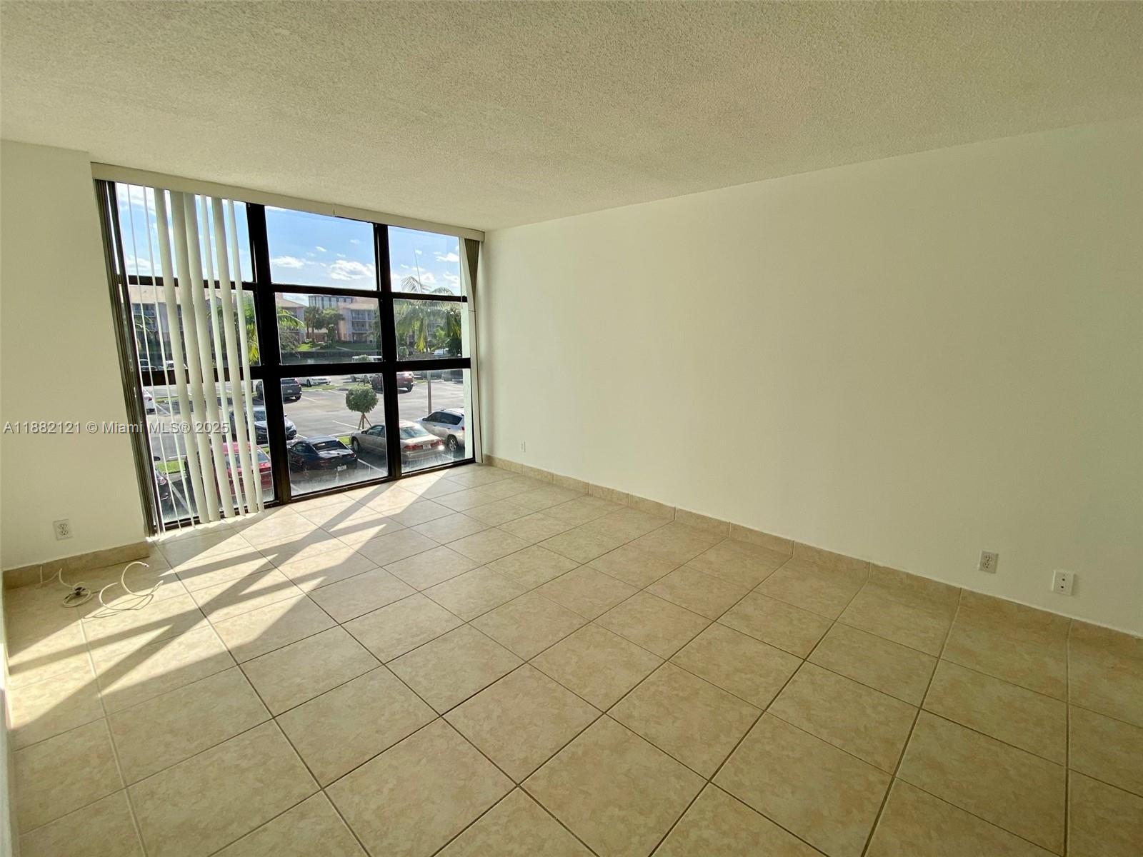 200 LESLIE CONDO - Residential