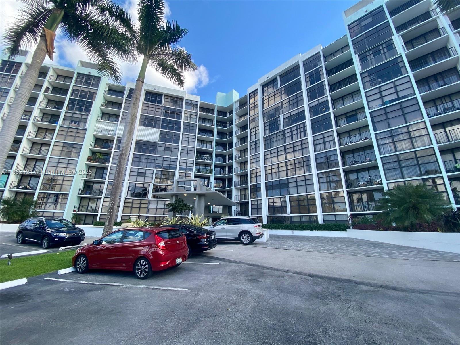 200 LESLIE CONDO - Residential
