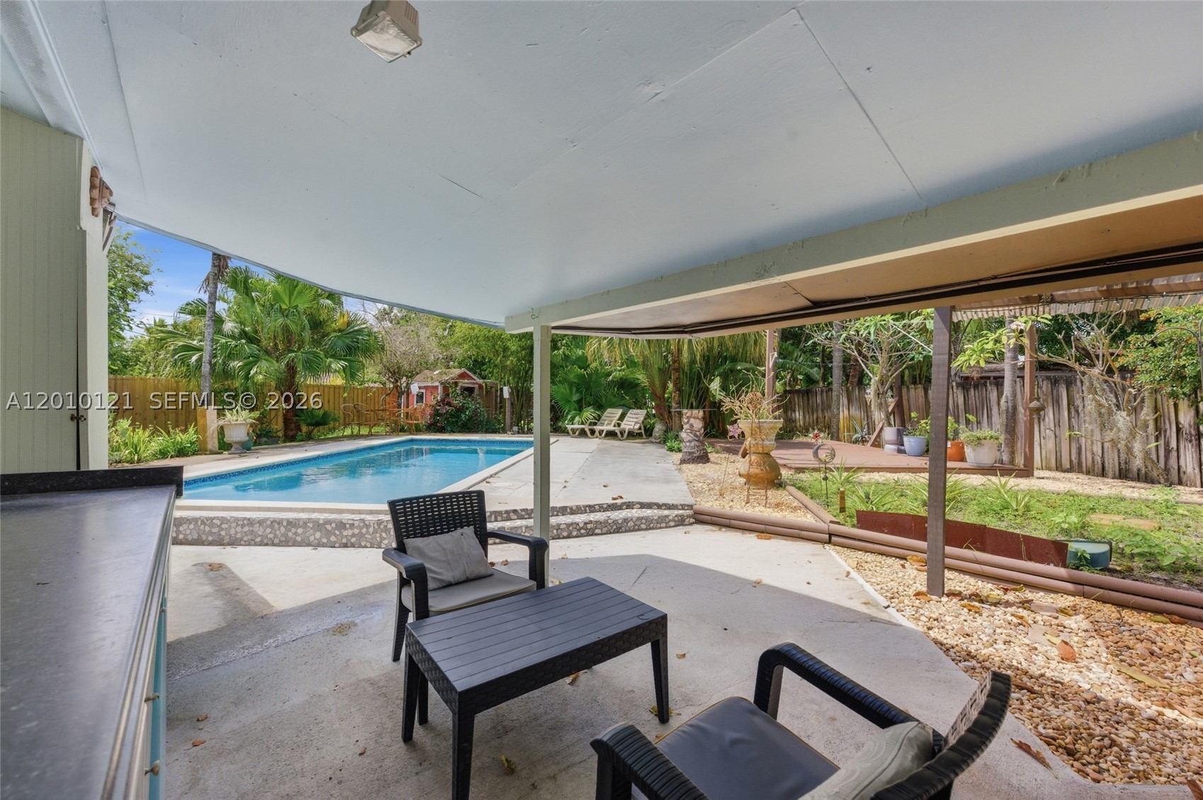 LAUDERDALE VILLAS - Residential