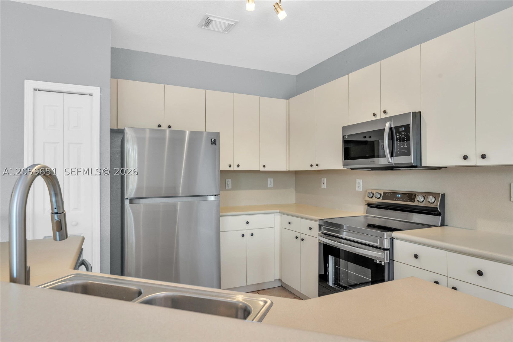 KENDALLAND - Residential