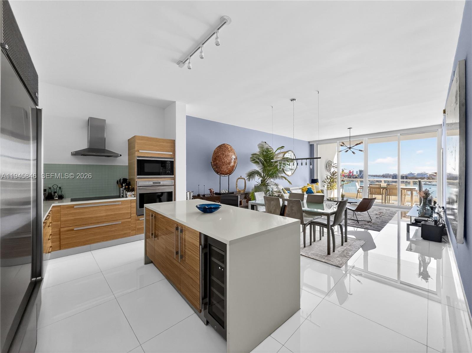 PARAMOUNT BAY CONDO - Residential