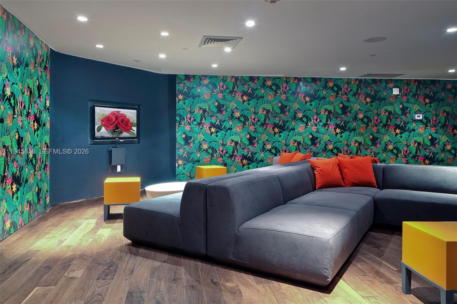 PARAMOUNT BAY CONDO - Residential