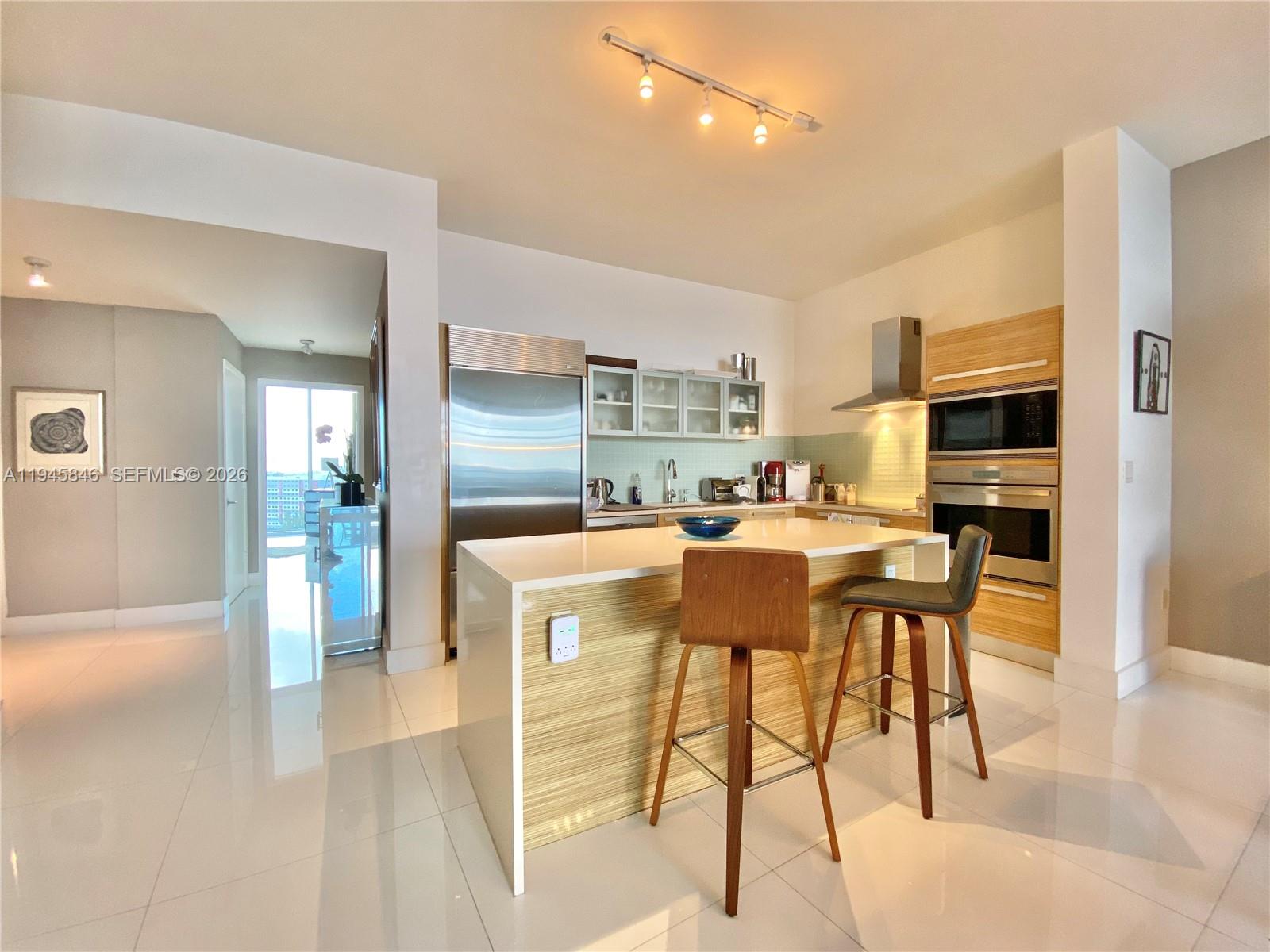PARAMOUNT BAY CONDO - Residential