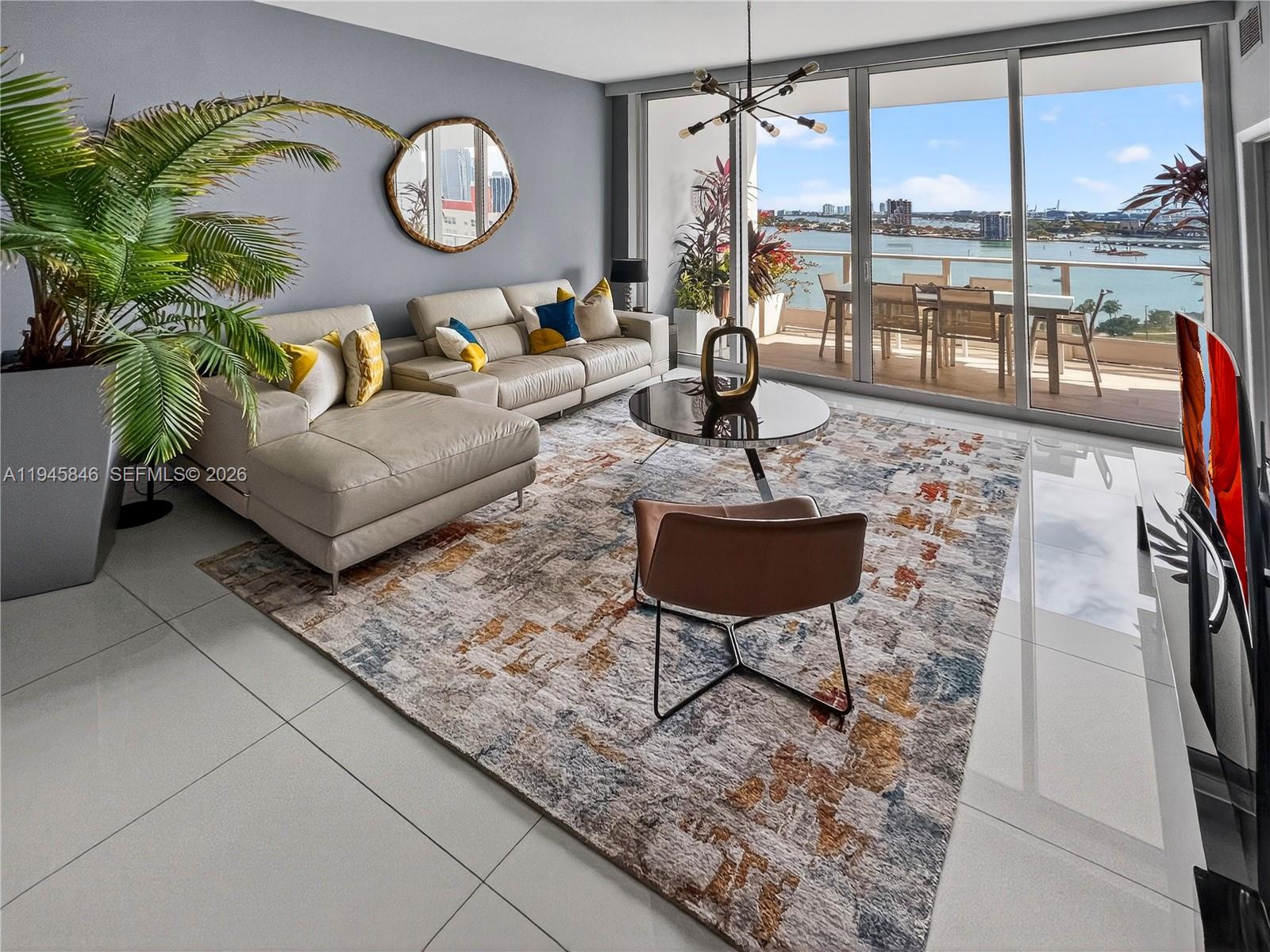 PARAMOUNT BAY CONDO - Residential