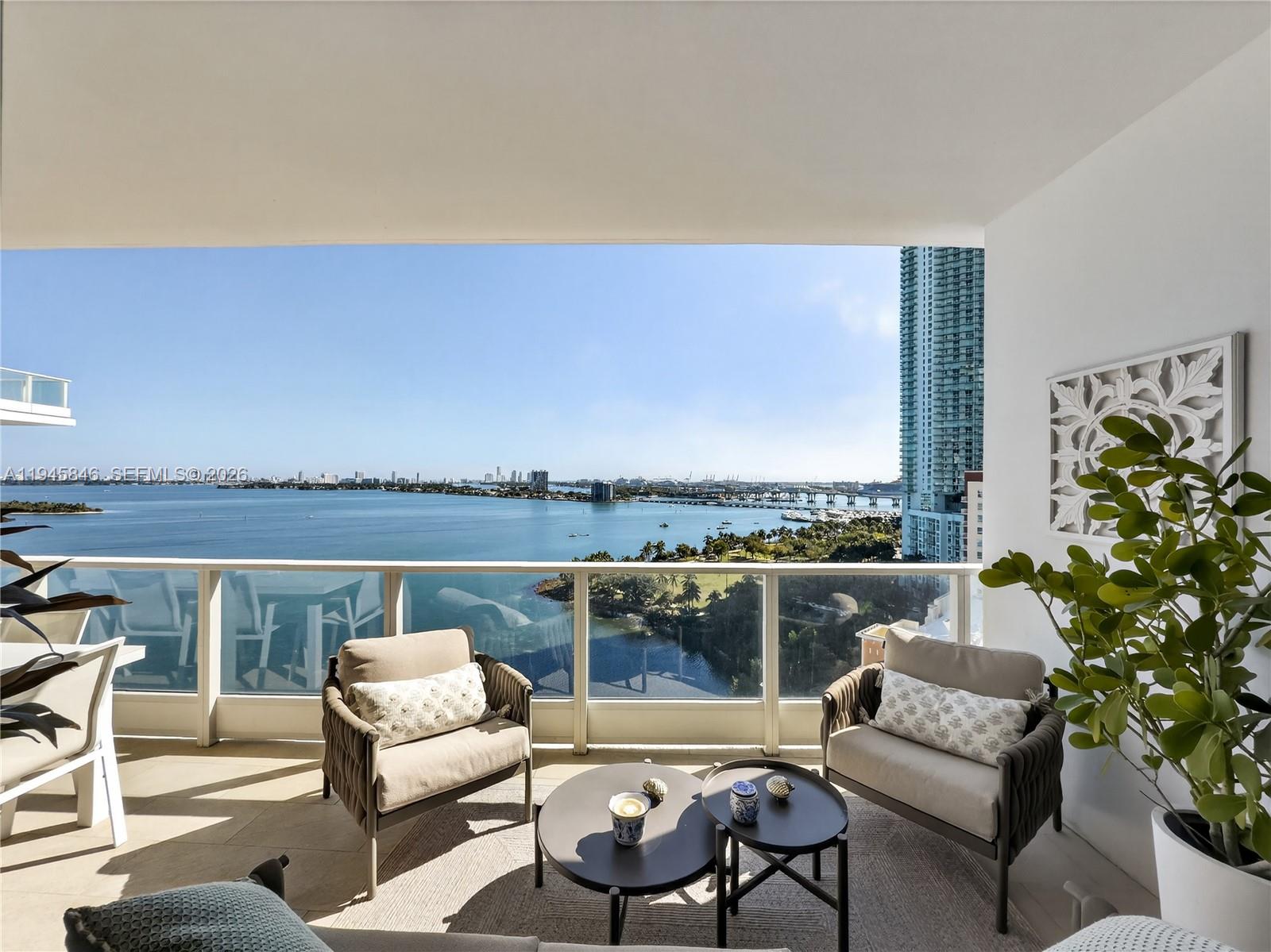 PARAMOUNT BAY CONDO - Residential