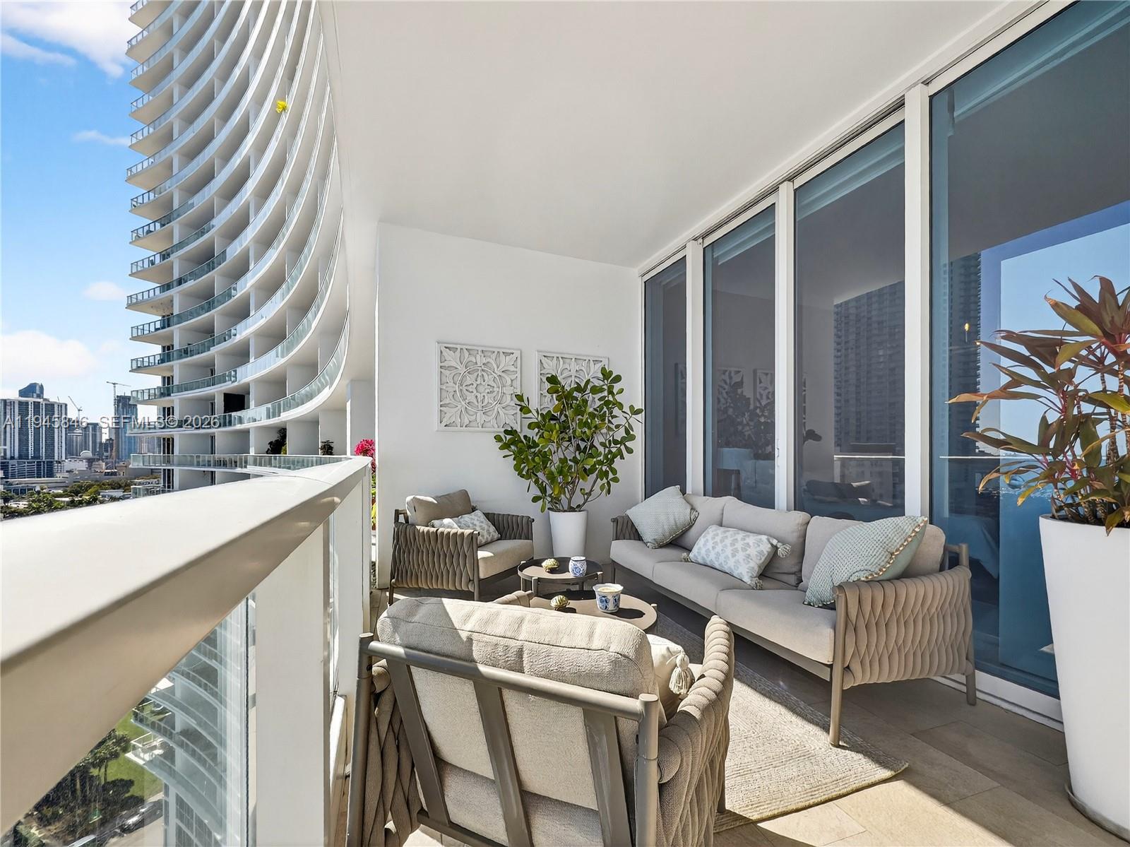 PARAMOUNT BAY CONDO - Residential