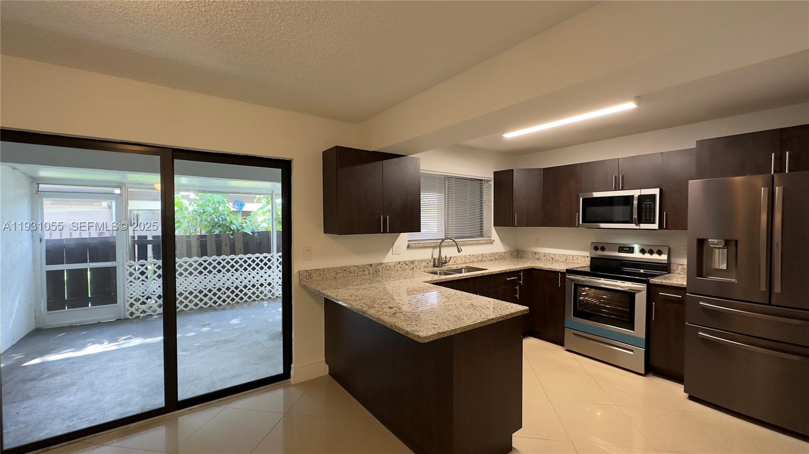 FOREST CONDO - Residential