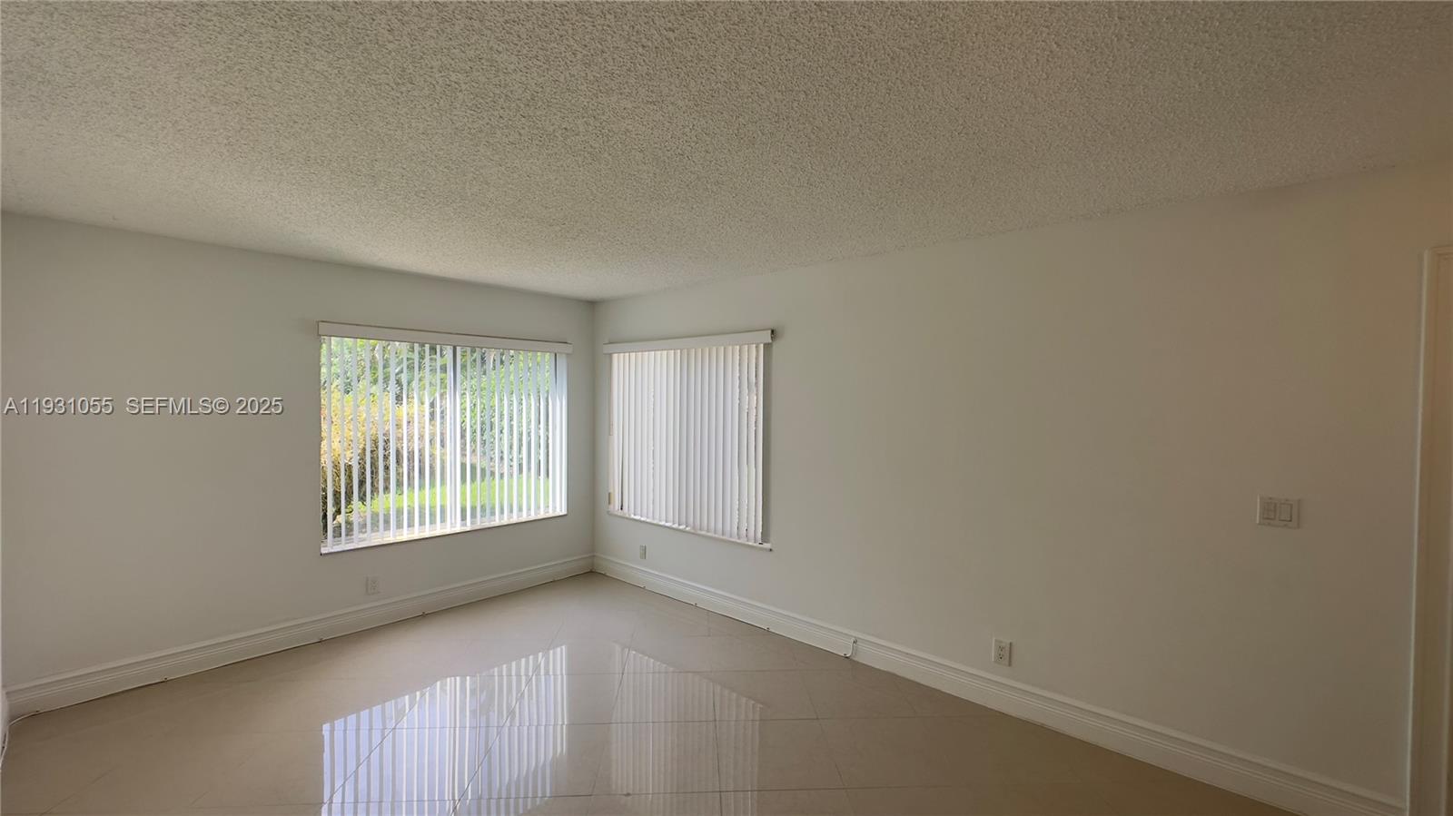 FOREST CONDO - Residential