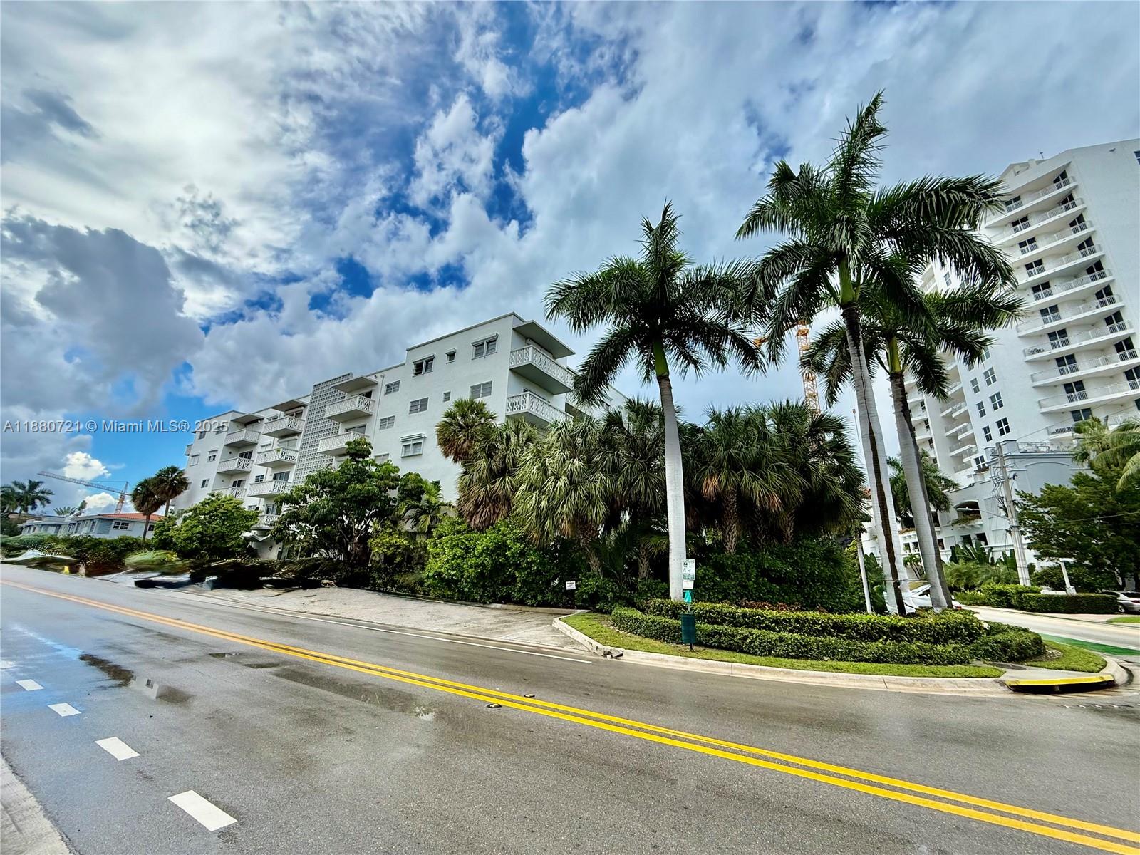 SUMMIT CONDO - Residential