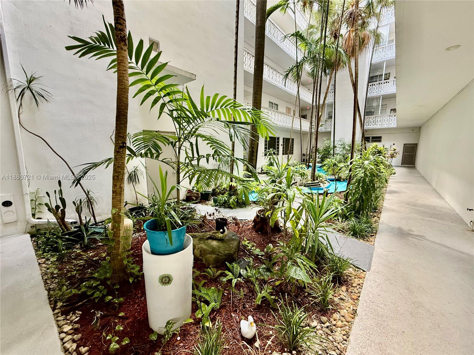 SUMMIT CONDO - Residential