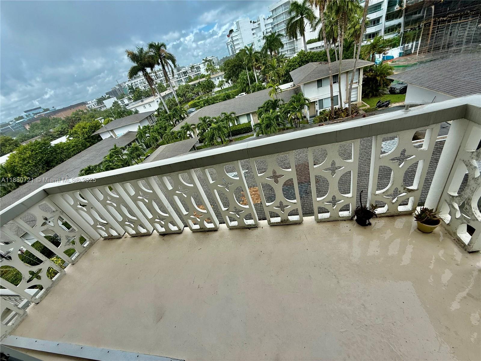 SUMMIT CONDO - Residential