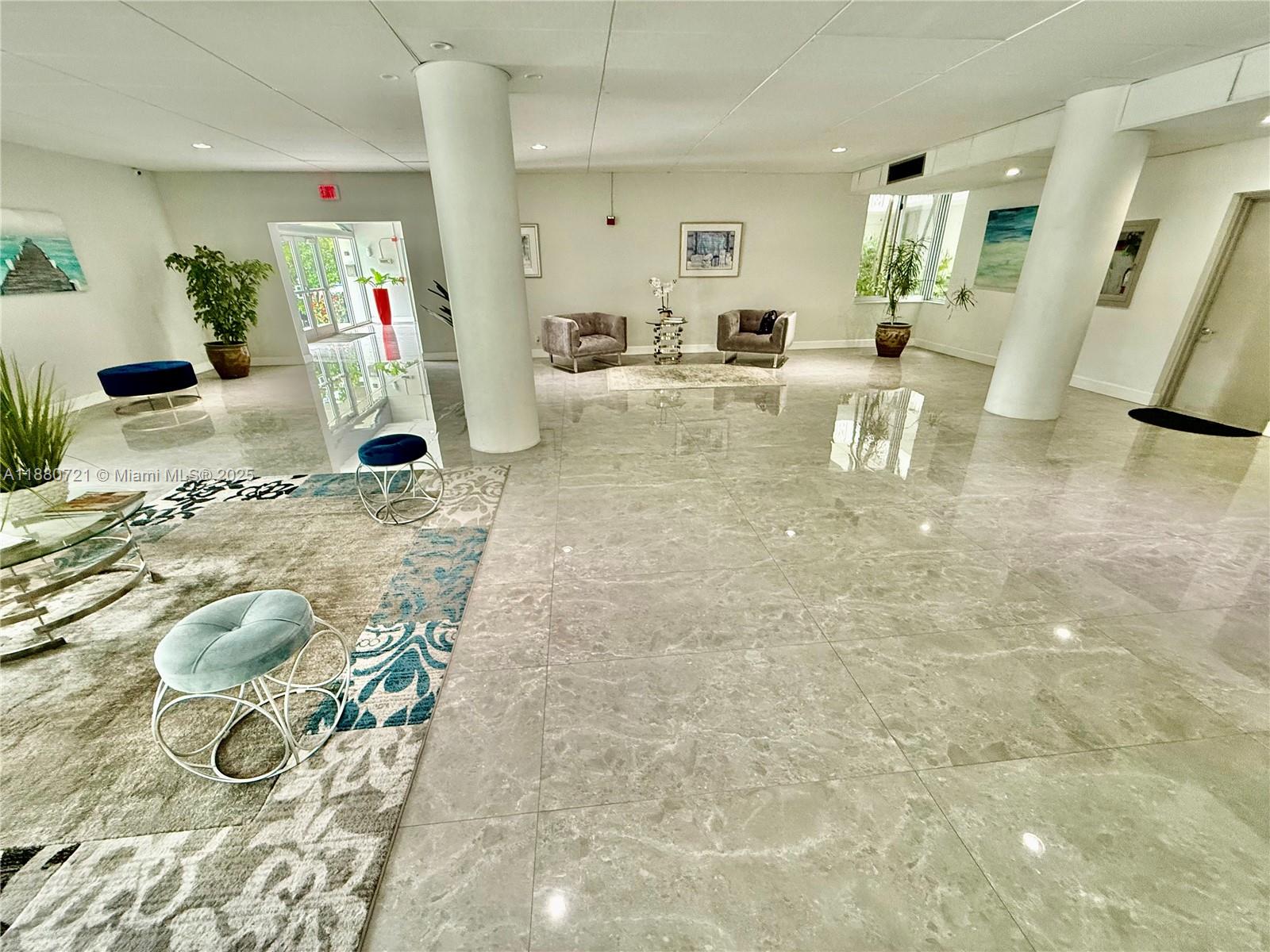SUMMIT CONDO - Residential