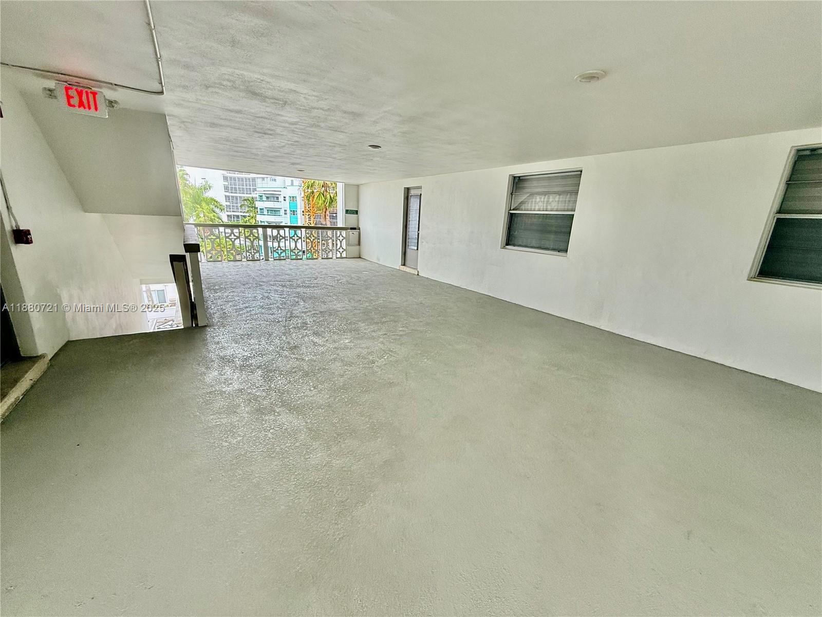 SUMMIT CONDO - Residential
