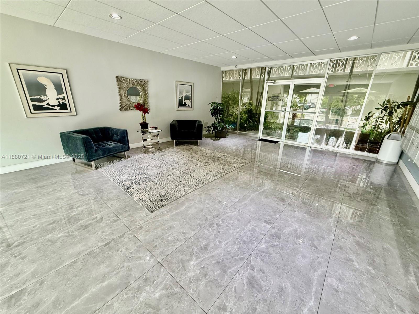 SUMMIT CONDO - Residential