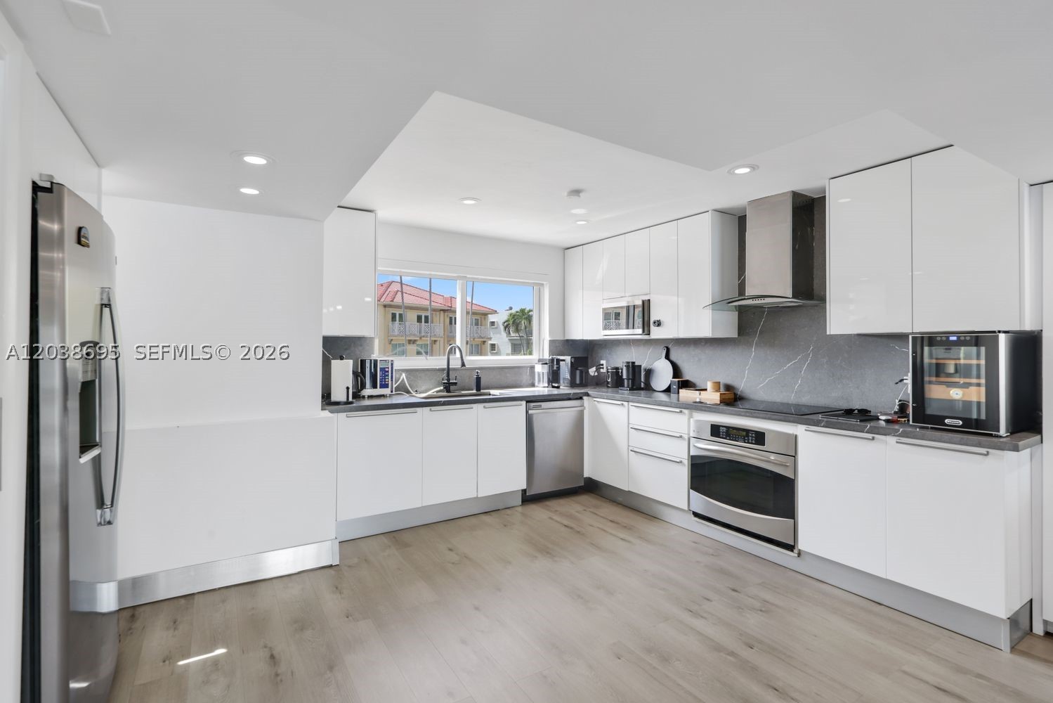 VILLAS ON THE BAY CONDO - Residential
