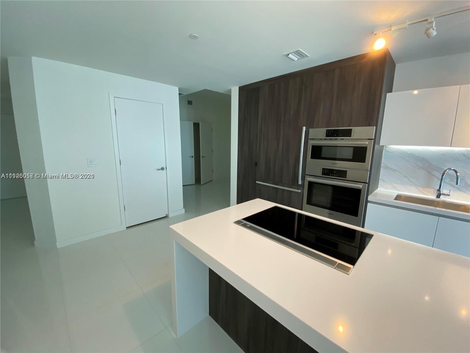 PARAMOUNT MIAMI WORLDCENT - Residential Lease