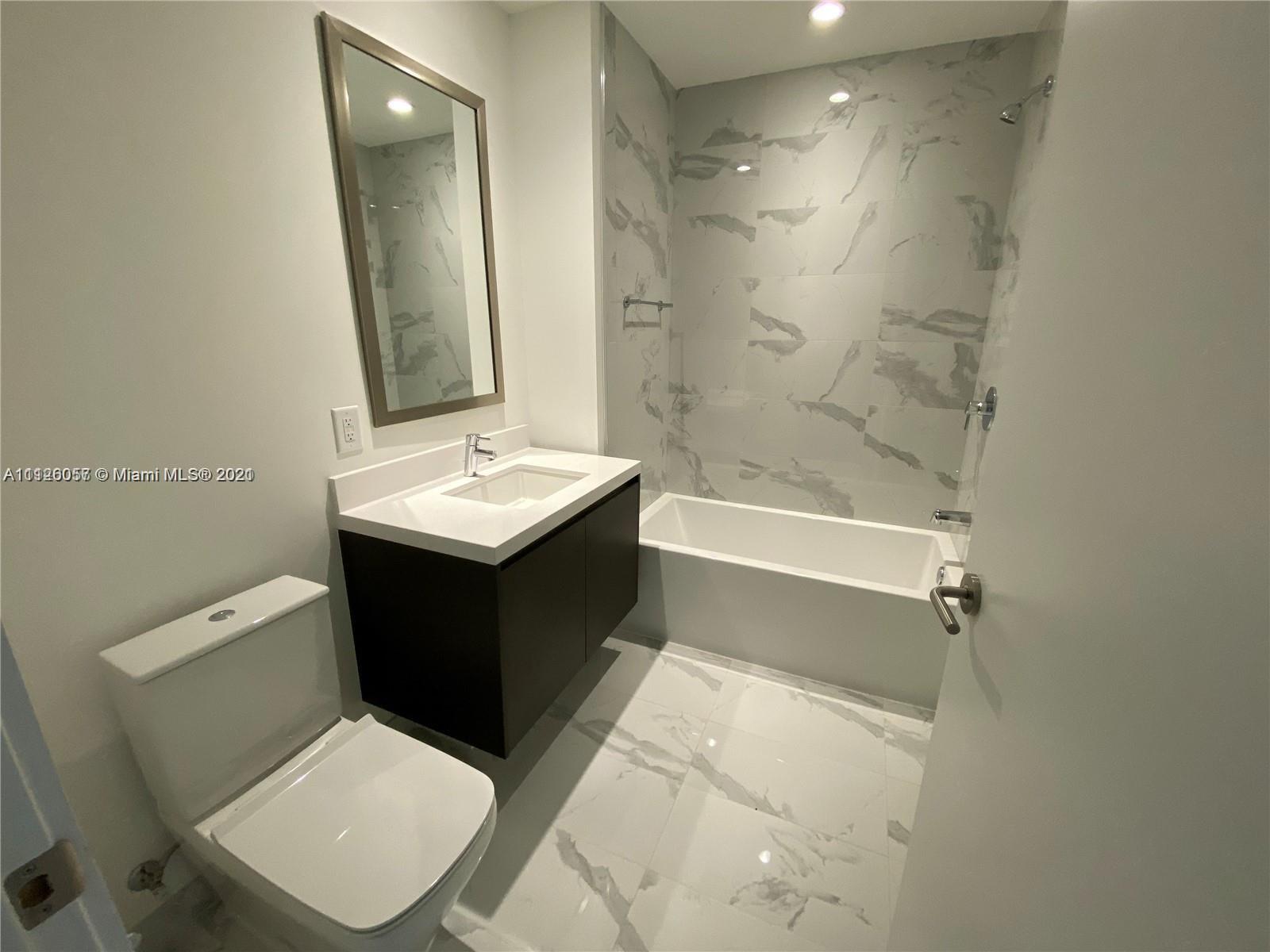 PARAMOUNT MIAMI WORLDCENT - Residential Lease
