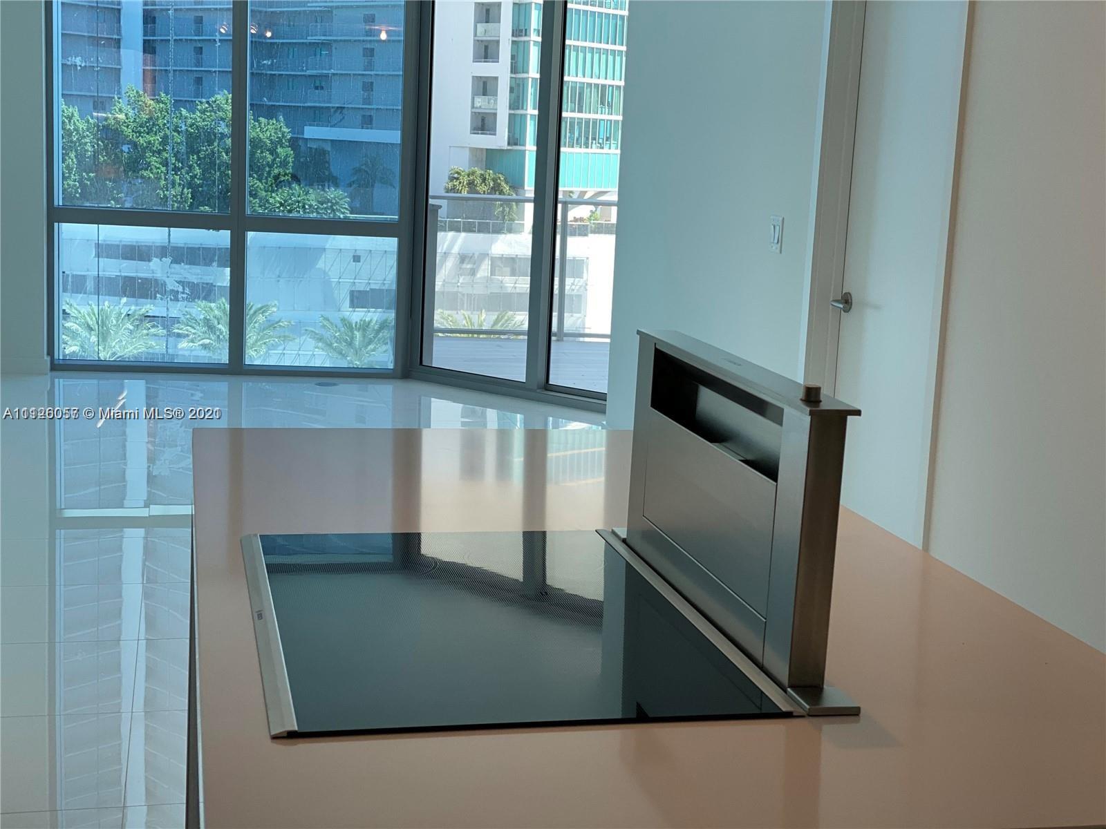 PARAMOUNT MIAMI WORLDCENT - Residential Lease