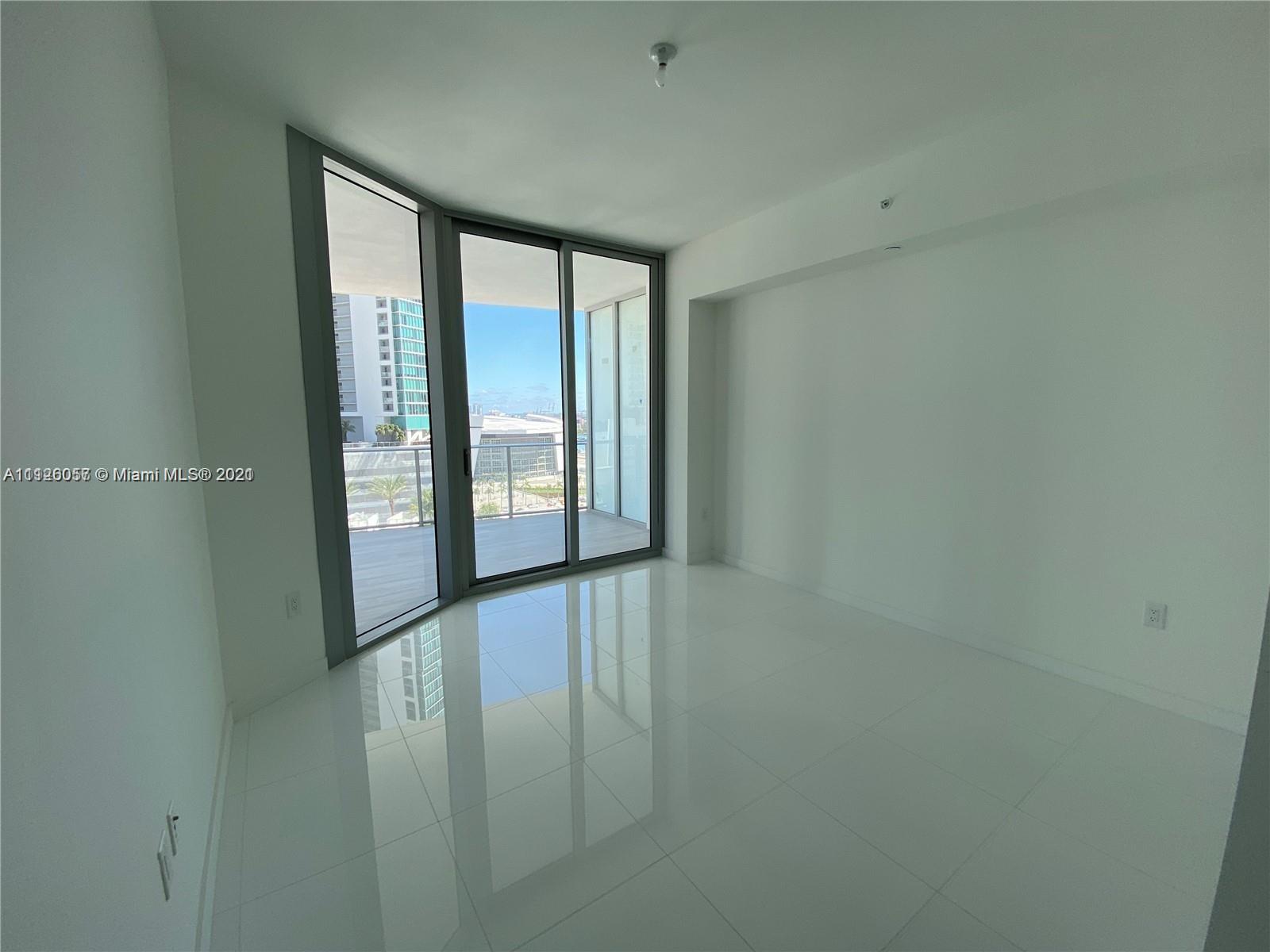 PARAMOUNT MIAMI WORLDCENT - Residential Lease