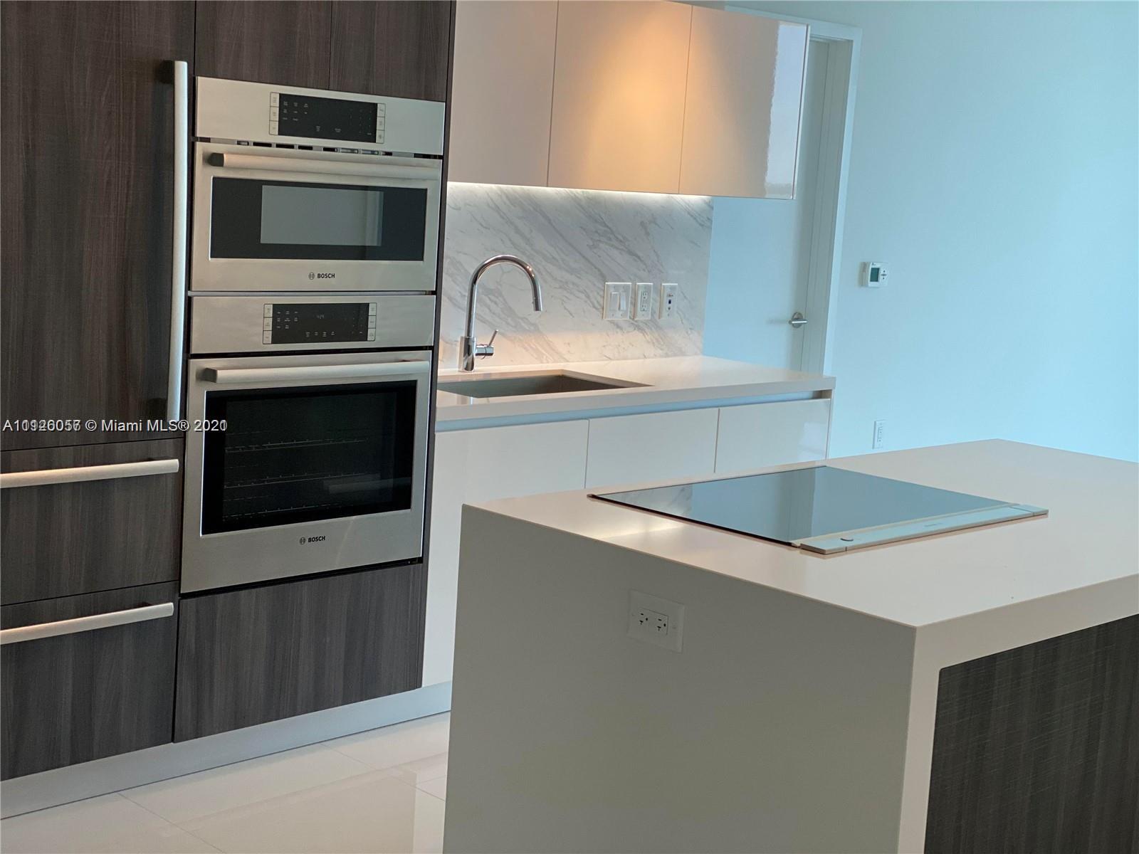 PARAMOUNT MIAMI WORLDCENT - Residential Lease