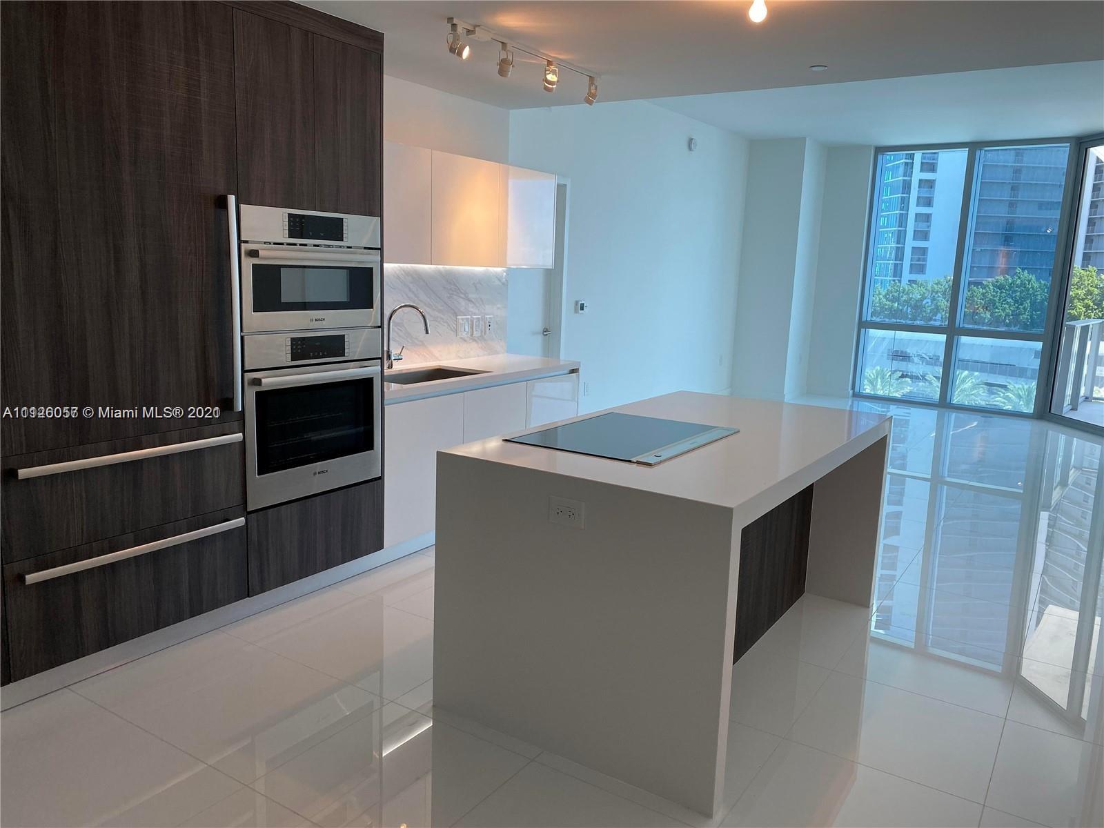 PARAMOUNT MIAMI WORLDCENT - Residential Lease
