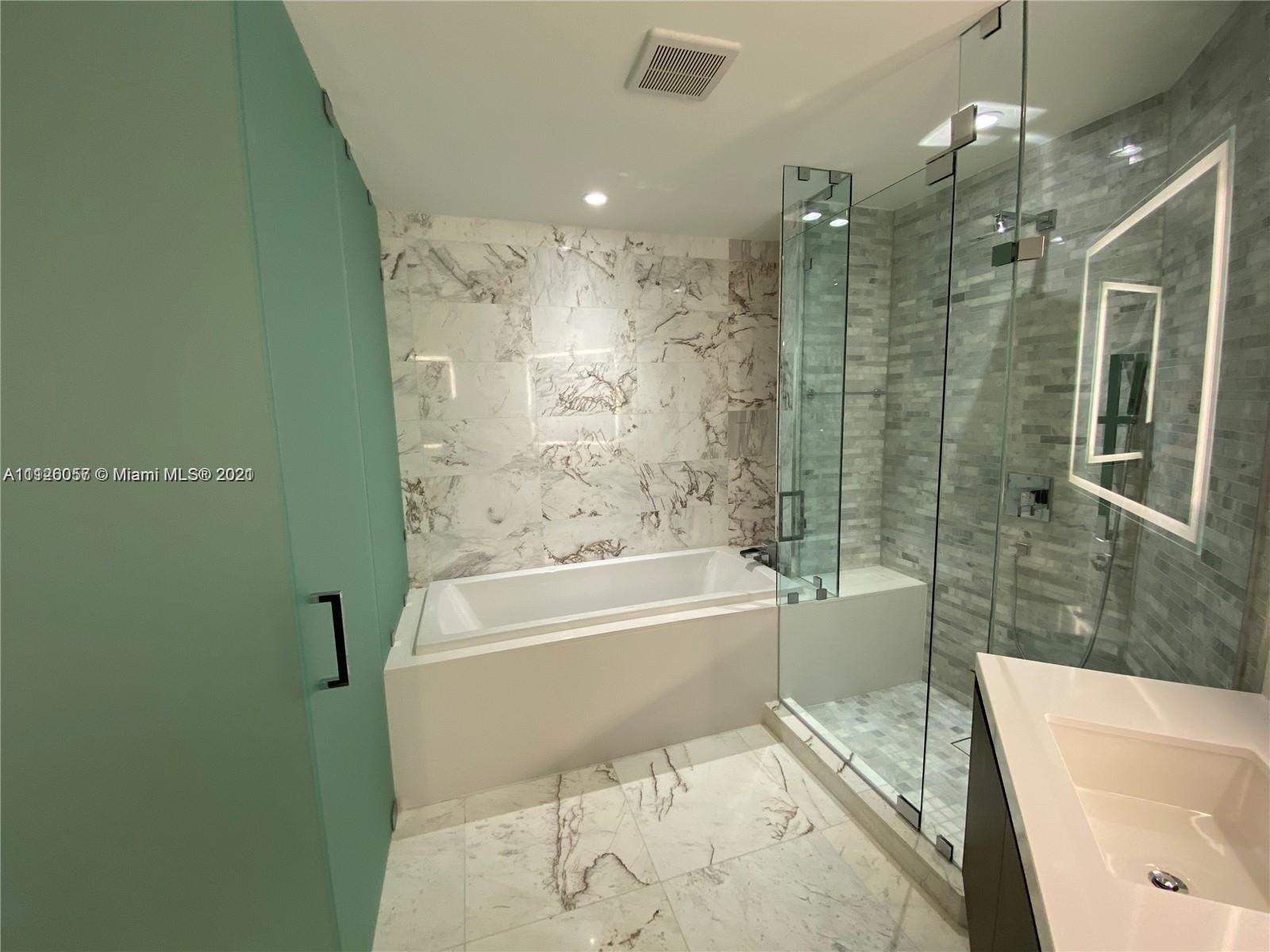 PARAMOUNT MIAMI WORLDCENT - Residential Lease