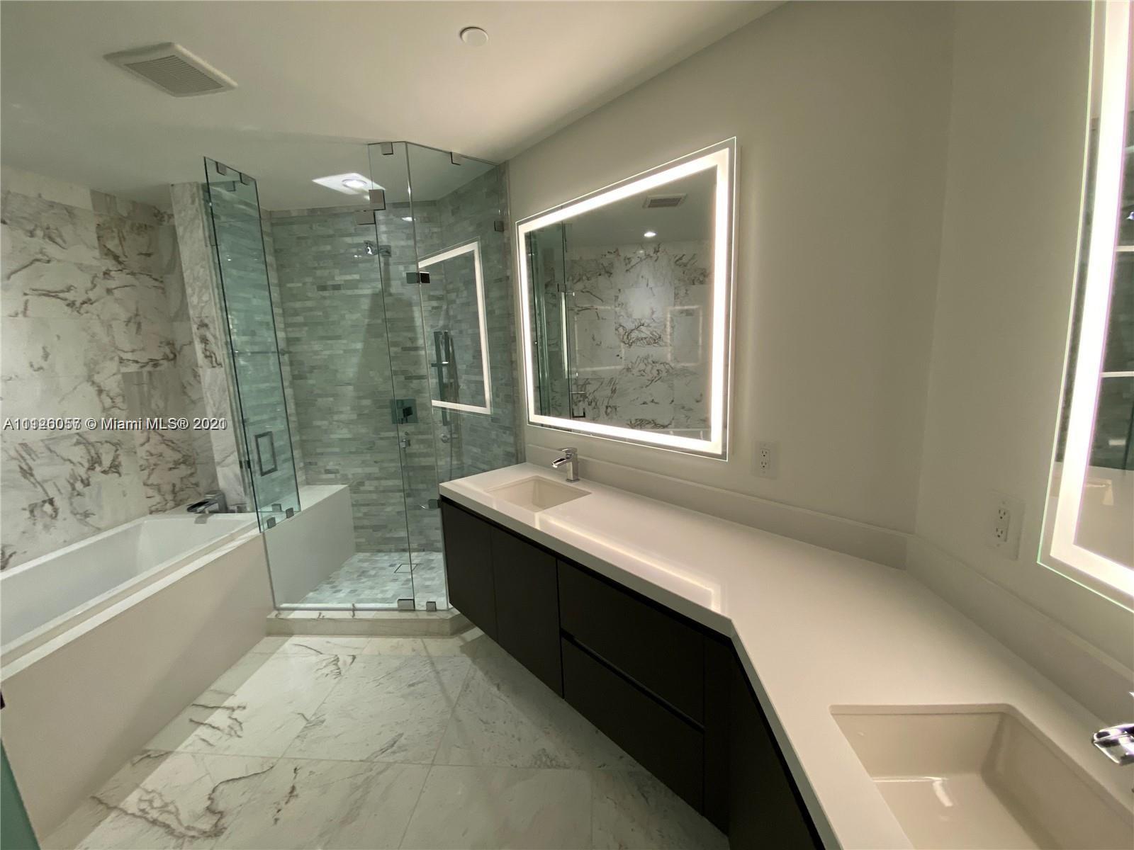 PARAMOUNT MIAMI WORLDCENT - Residential Lease