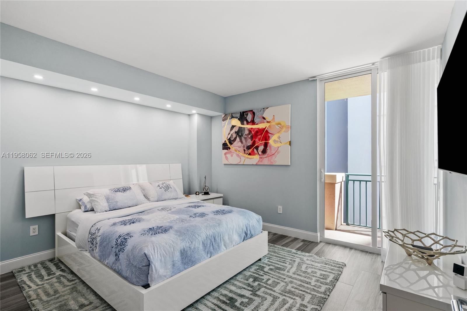 KING DAVID OF SUNNY ISLES - Residential