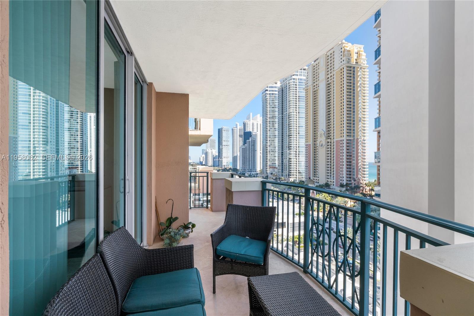 KING DAVID OF SUNNY ISLES - Residential