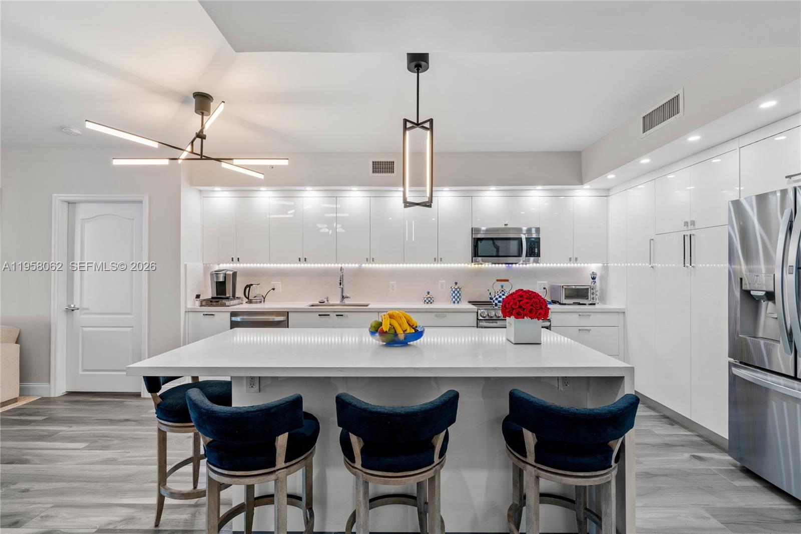 KING DAVID OF SUNNY ISLES - Residential