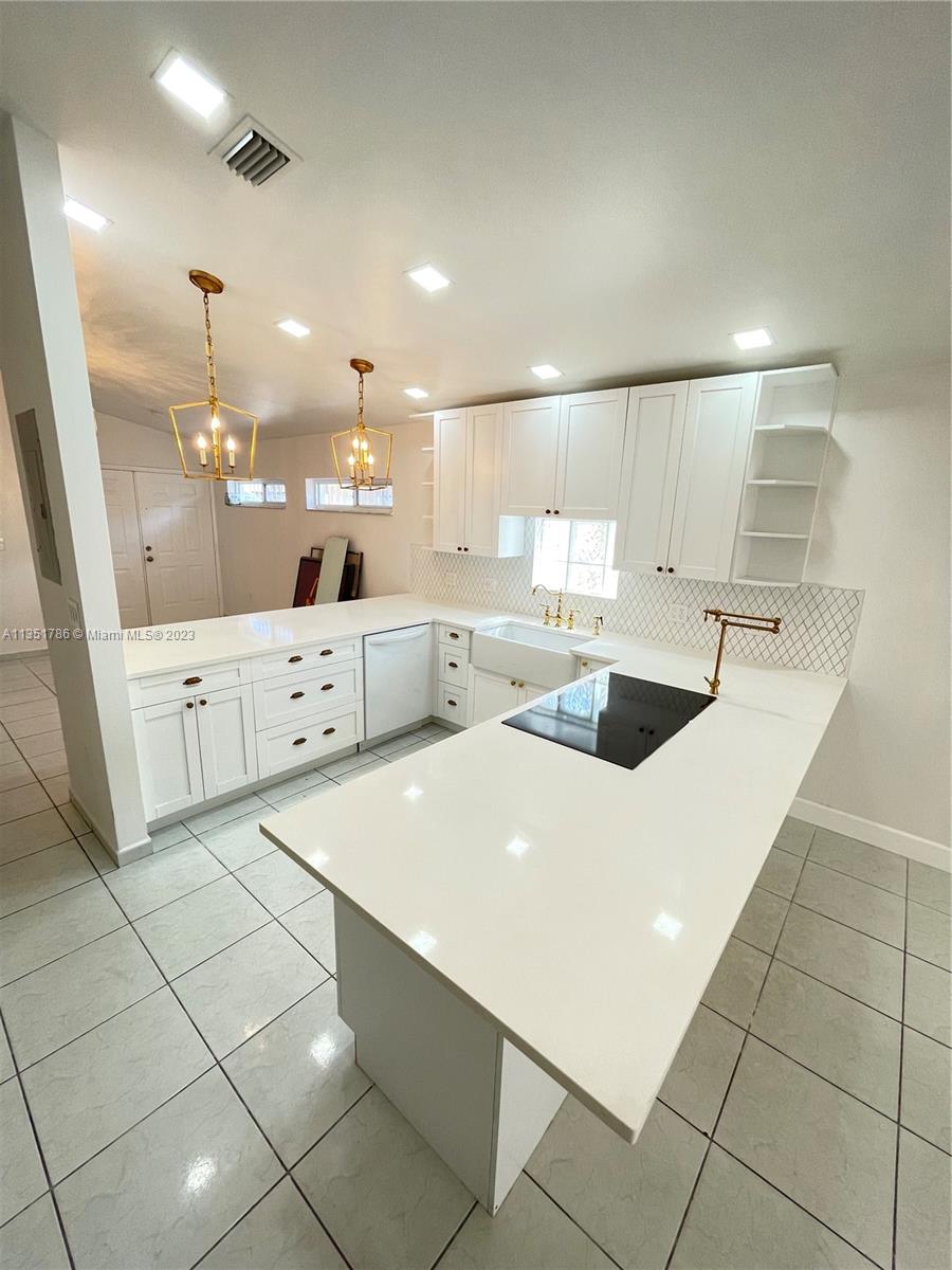 LAS MANSIONES AT BEL AIR - Residential