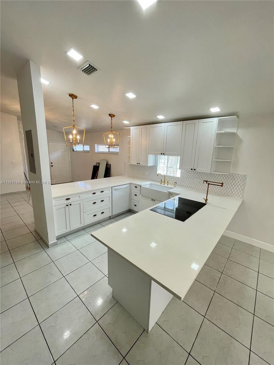 LAS MANSIONES AT BEL AIR - Residential