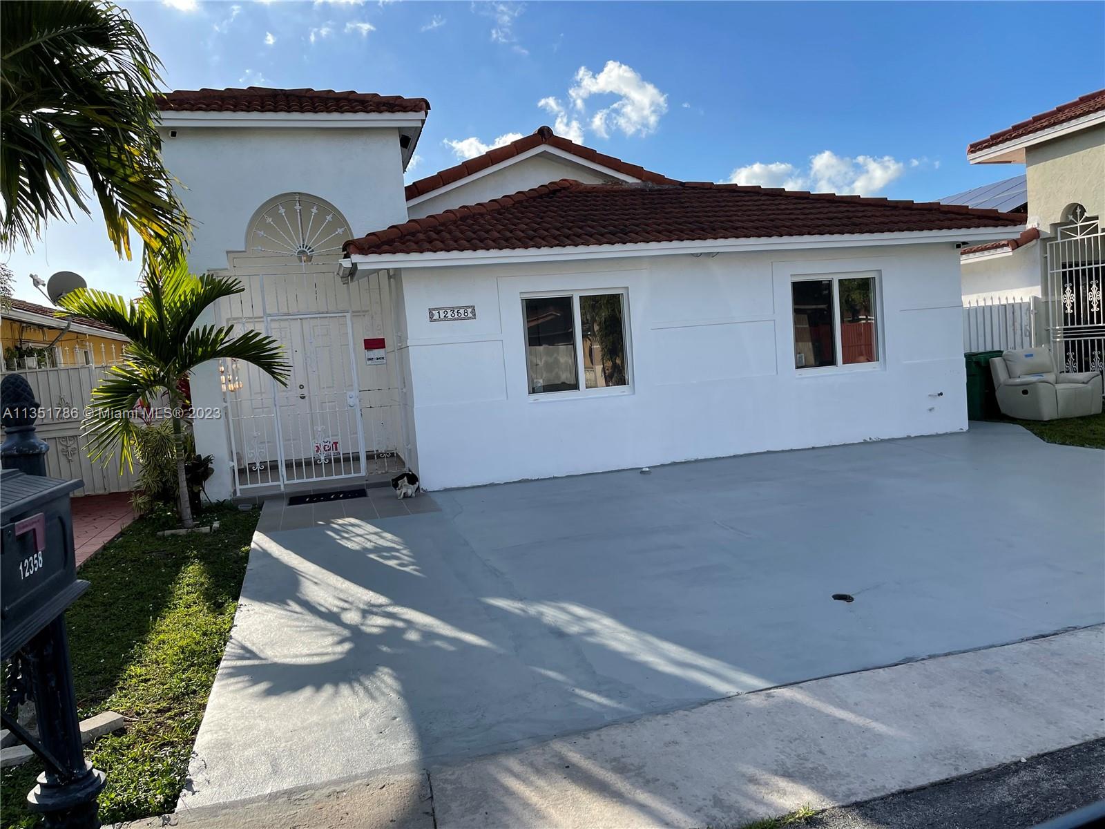 LAS MANSIONES AT BEL AIR - Residential