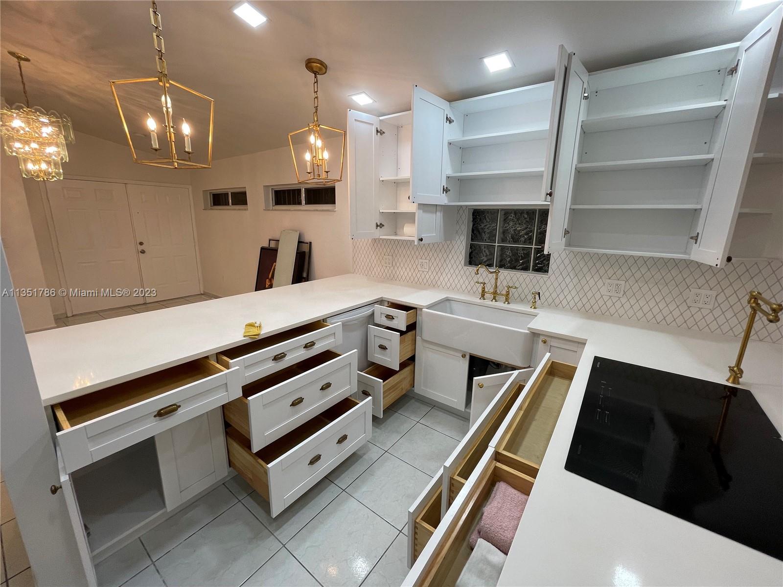 LAS MANSIONES AT BEL AIR - Residential