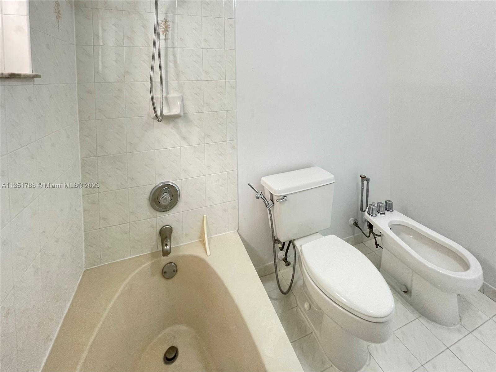 LAS MANSIONES AT BEL AIR - Residential