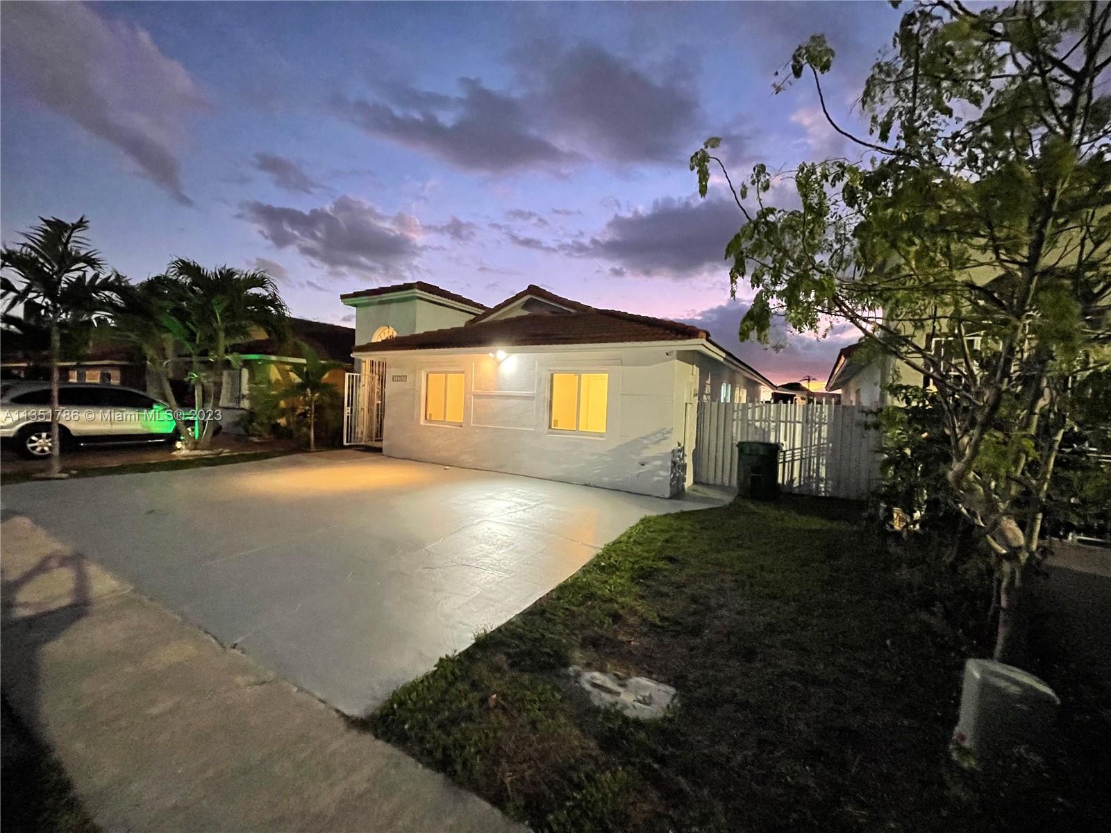 LAS MANSIONES AT BEL AIR - Residential