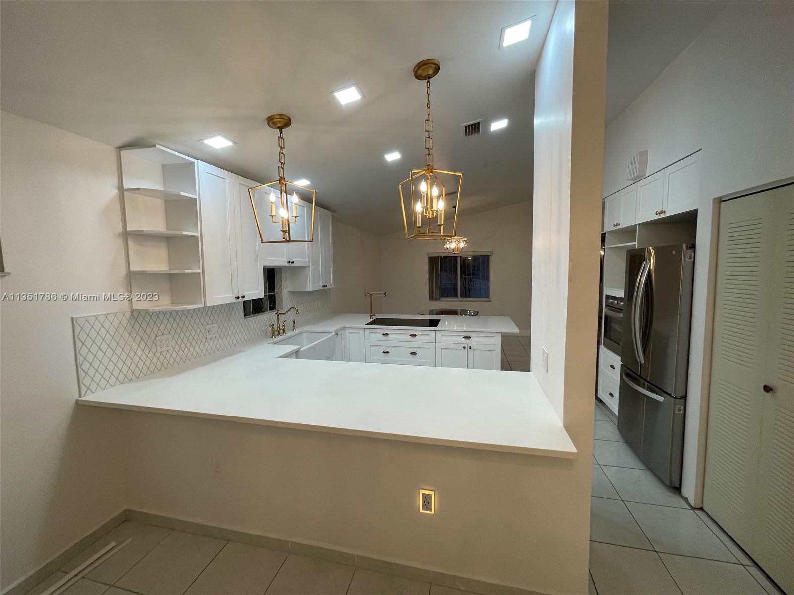 LAS MANSIONES AT BEL AIR - Residential