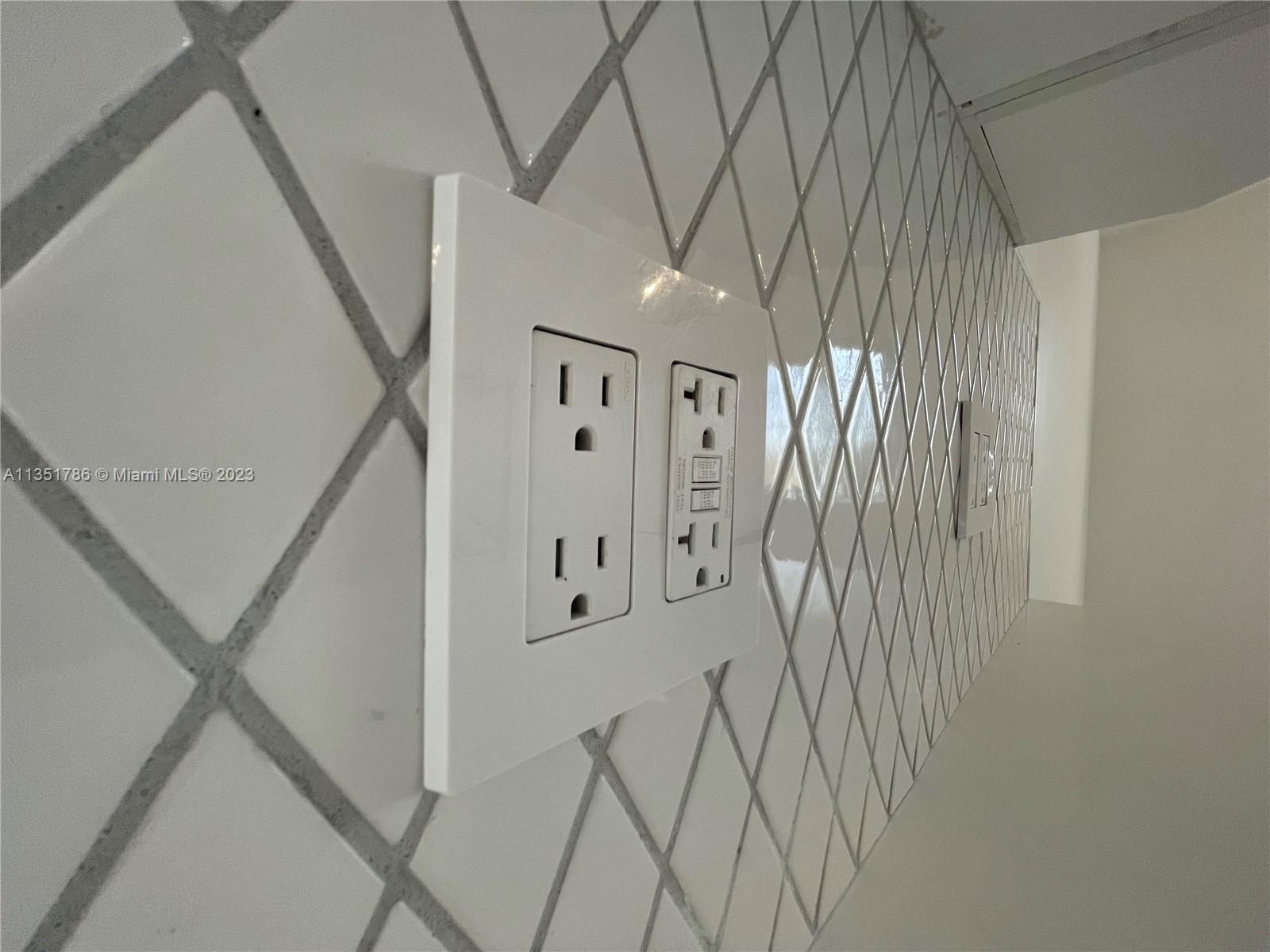 LAS MANSIONES AT BEL AIR - Residential