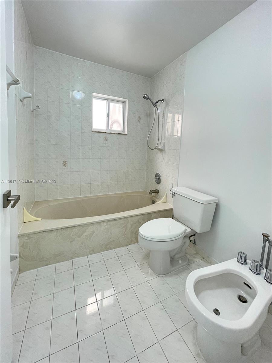 LAS MANSIONES AT BEL AIR - Residential