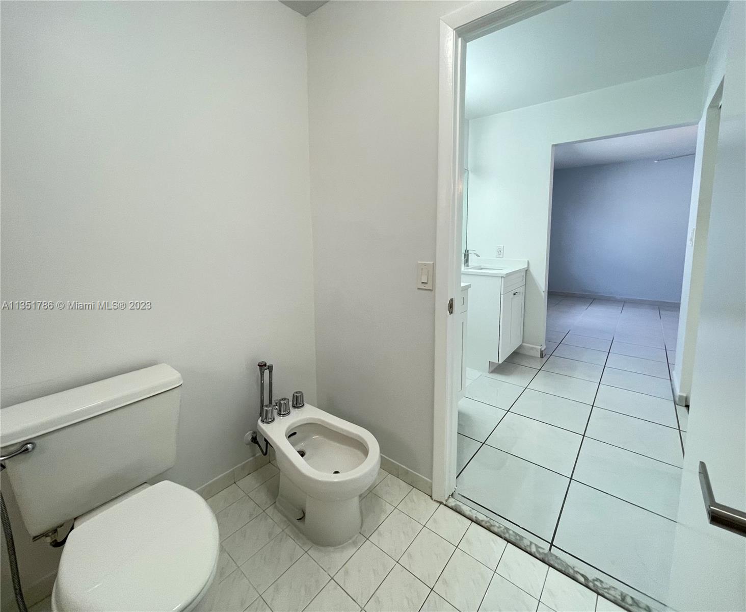 LAS MANSIONES AT BEL AIR - Residential
