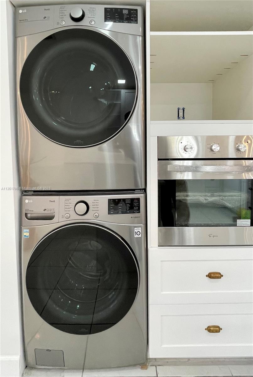 LAS MANSIONES AT BEL AIR - Residential