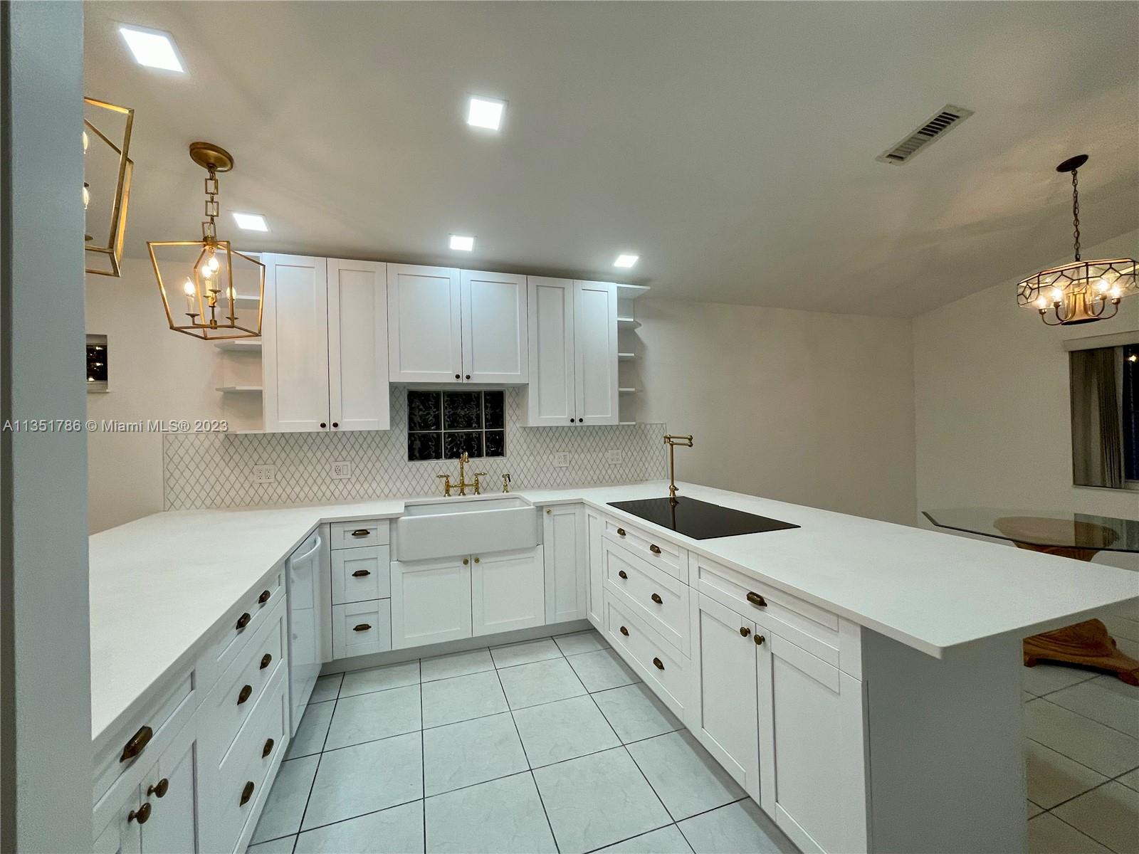 LAS MANSIONES AT BEL AIR - Residential